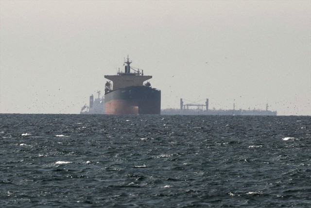 La AIE empeora sus previsiones de oferta y demanda de petróleo ante la falta de acuerdo sobre Ormuz