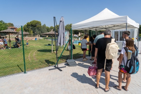Las piscinas de Tentegorra cuelgan el cartel de 'no hay billetes' para todo lo que queda de agosto