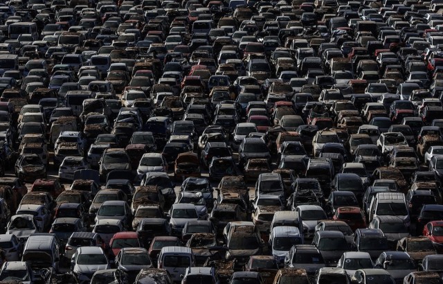La UE aplica desde mañana las reglas para que los coches tengan un 25% de plástico reciclado en 10 años
