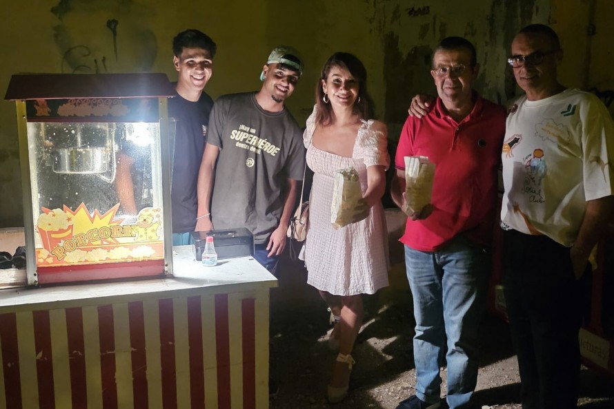 Cine bajo las estrellas: Cartagena lleva películas gratis a barrios, diputaciones y playas