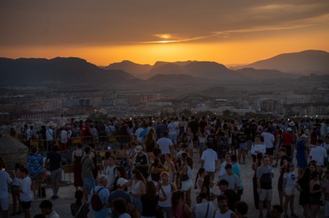 El eclipse visto desde la Universidad y desde Alicante, en imágenes 