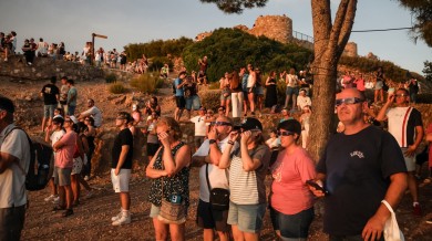 Onda disfruta del eclipse con 1.000 personas reunidas en el Castillo de las 300 Torres