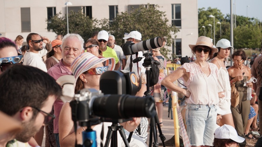 Las nubes 'roban' el espectáculo del eclipse a los asistentes al Parque Científico de la UA 