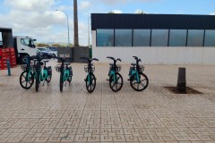 El servicio de bicicletas eléctricas alcanza las 140 unidades y llega a Playa Honda y Playa Paraíso