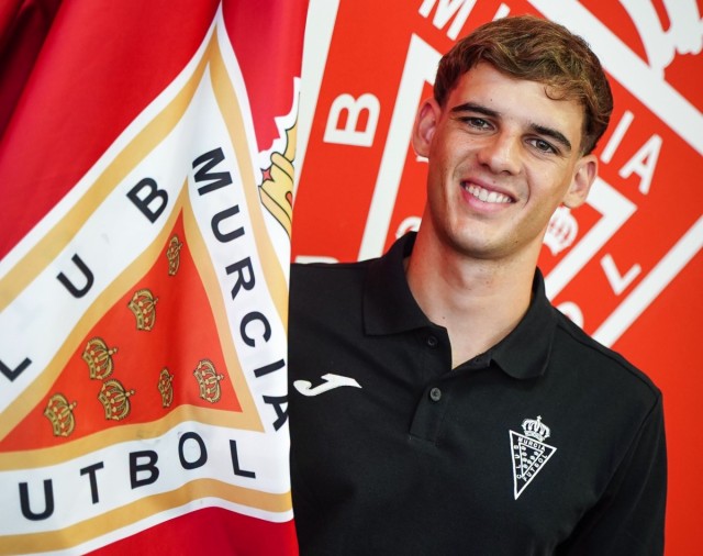 El Real Murcia y el joven defensa canterano Jorge Sánchez renuevan por dos temporadas más