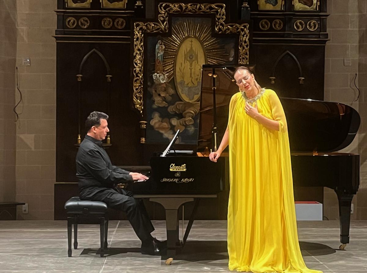 La soprano y el pianista alicantinos Teresa Albero y Jesús Gómez en concierto en el Festival FiMuVin de Requena 2026 - Foto: ROBERTO POVEDA La soprano y el pianista alicantinos Teresa Albero y Jesús Gómez en concierto en el Festival FiMuVin de Requena 2026
