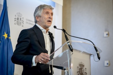 Interior eleva a 1.898 los menores identificados en Ceuta y cifra en 5.000 los migrantes que permanecen en la ciudad