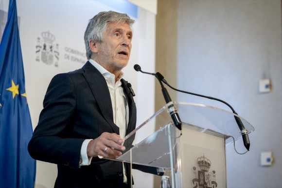 Interior eleva a 1.898 los menores identificados en Ceuta y cifra en 5.000 los migrantes que permanecen en la ciudad