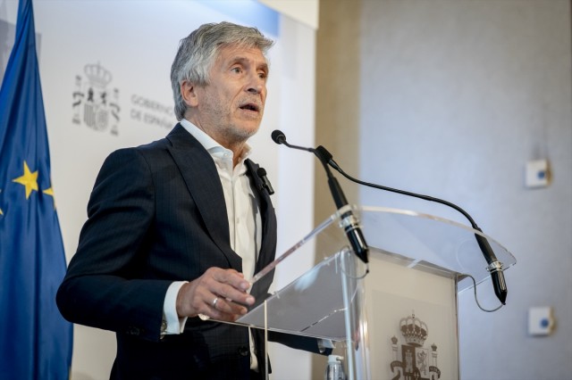 Interior eleva a 1.898 los menores identificados en Ceuta y cifra en 5.000 los migrantes que permanecen en la ciudad
