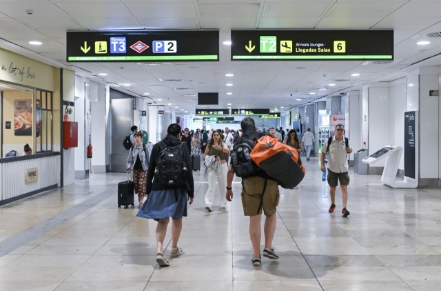 Los controles fronterizos a viajeros llegados de Italia afectan ya a más de 3.000 personas, 34 de ellas en València