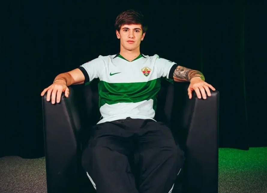El Elche CF 'oficializa' el fichaje de Tiziano Perrotta: paga la cláusula, firma hasta 2032 y lo cede a Defensa y Justicia