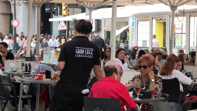 Las ventas del sector servicios aceleran su crecimiento en junio al 8,8% y suman 27 meses de ascensos