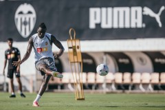 Corberán recupera efectivos: Sadiq completa el entrenamiento y apunta al debut liguero