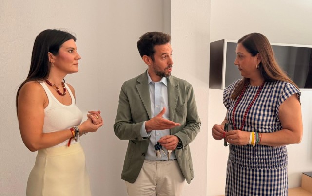 La Comunidad compra otras 24 viviendas por 3,7 millones para realojar a familias que residen en chabolas