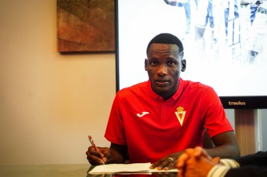 Sekou Djanbou, joven centrocampista maliense del Real Murcia, se va traspasado al Racing de Ferrol