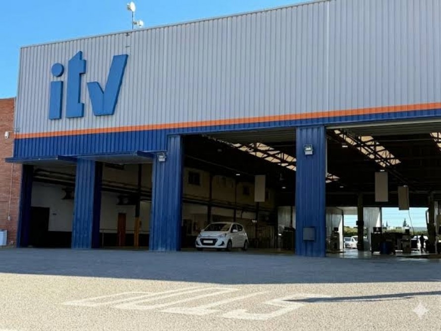 Las ITV de Castellón afrontan un verano con demoras de hasta dos meses, mientras Onda y Segorbe siguen pendientes de abrir