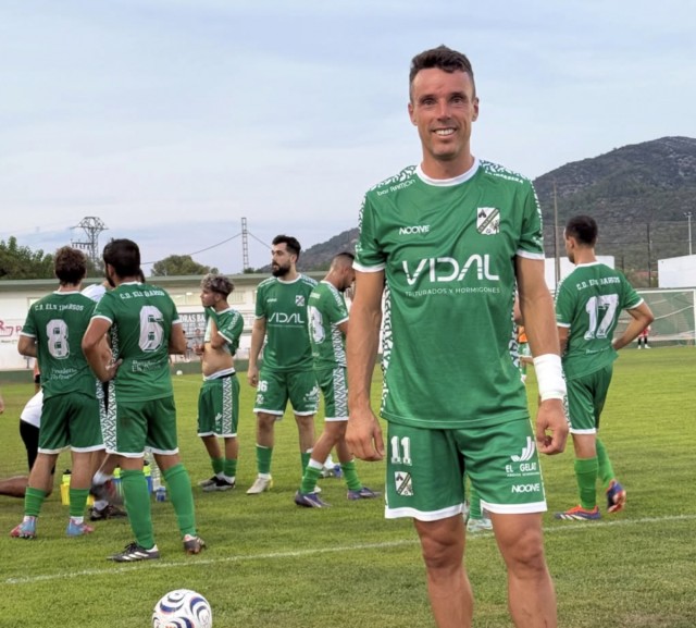 Roberto Bautista se reestrena como futbolista tras colgar la raqueta: anota con un doblete con Els Ibarsos
