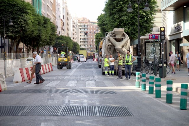 Las obras en Colón superan el 55% de acera renovada y llegan a la plaza de los Pinazo
