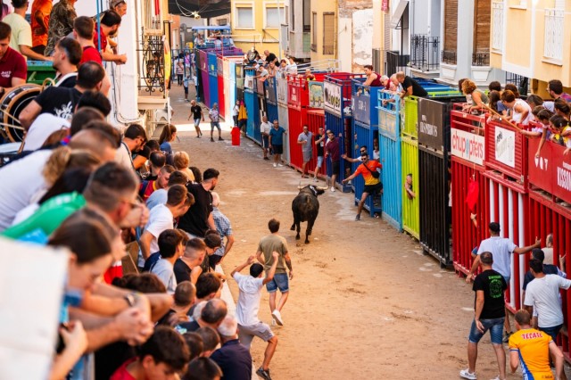 L'Alcora montará los cadafales de las Fiestas del Cristo tras la renuncia de la empresa contratada por las peñas