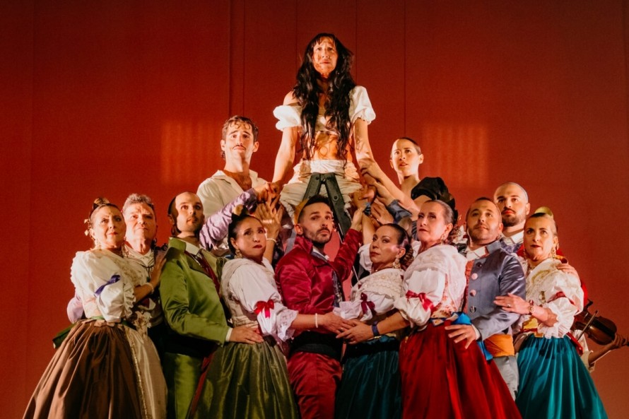 Sagunt a Escena se rinde al folklore valenciano con el espectáculo 'Terra de guapes'