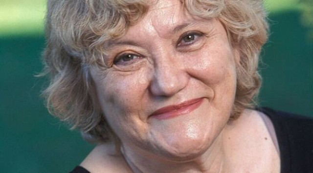 55 entidades de seis comarcas defienden el nombre de la escritora Isabel-Clara Simó en el IES de l'Alcúdia de Crespins
