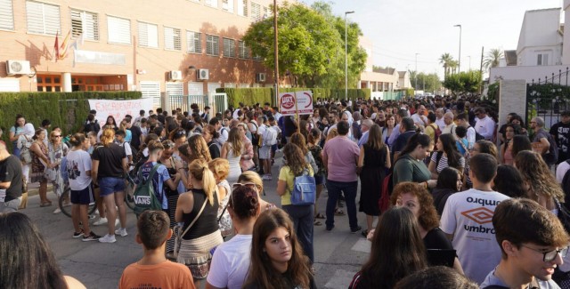 Los Alcázares espera que el anuncio de un nuevo edificio para el instituto pase de promesa a realidad