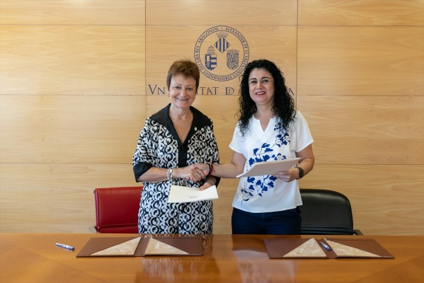 CCOO PV firma un convenio con la UV para la formación de empleados del sector público