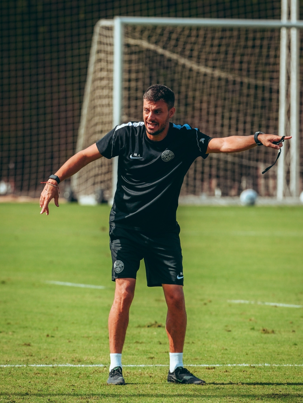 El técnico del Elche CF, Martín Anselmi, durante un entrenamiento esta semana
