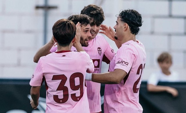 La mitad o más del once del Valencia del debut cambiará respecto a la pasada campaña