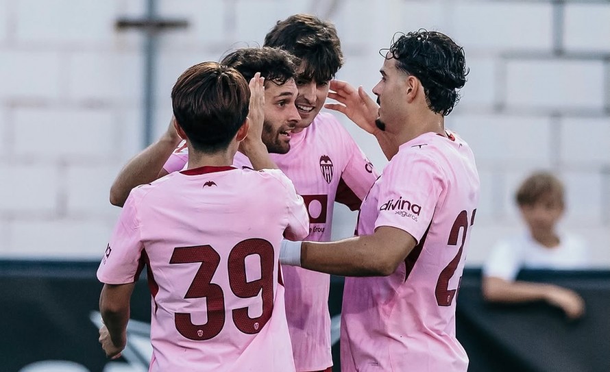 La mitad o más del once del Valencia del debut cambiará respecto a la pasada campaña