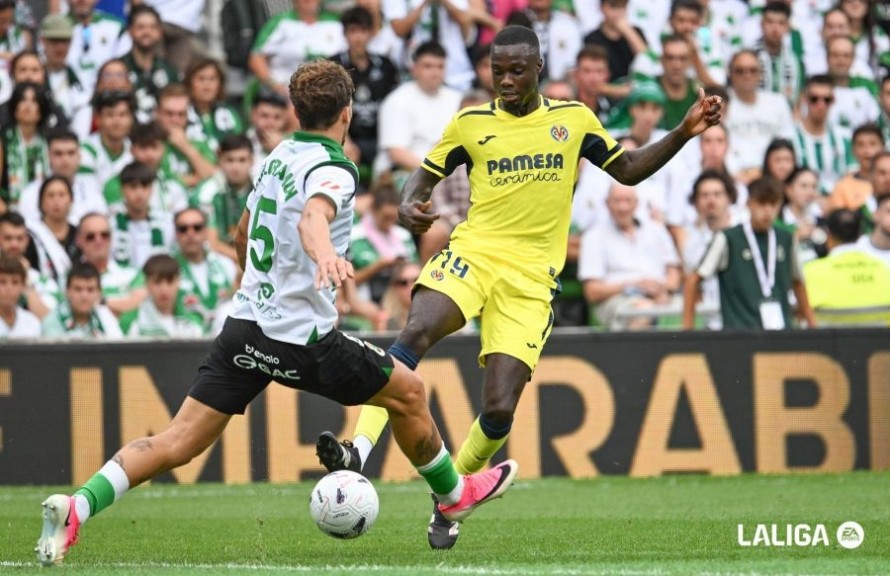 El Villarreal no pasa del empate en un debut liguero con altibajos frente al Racing de Santander