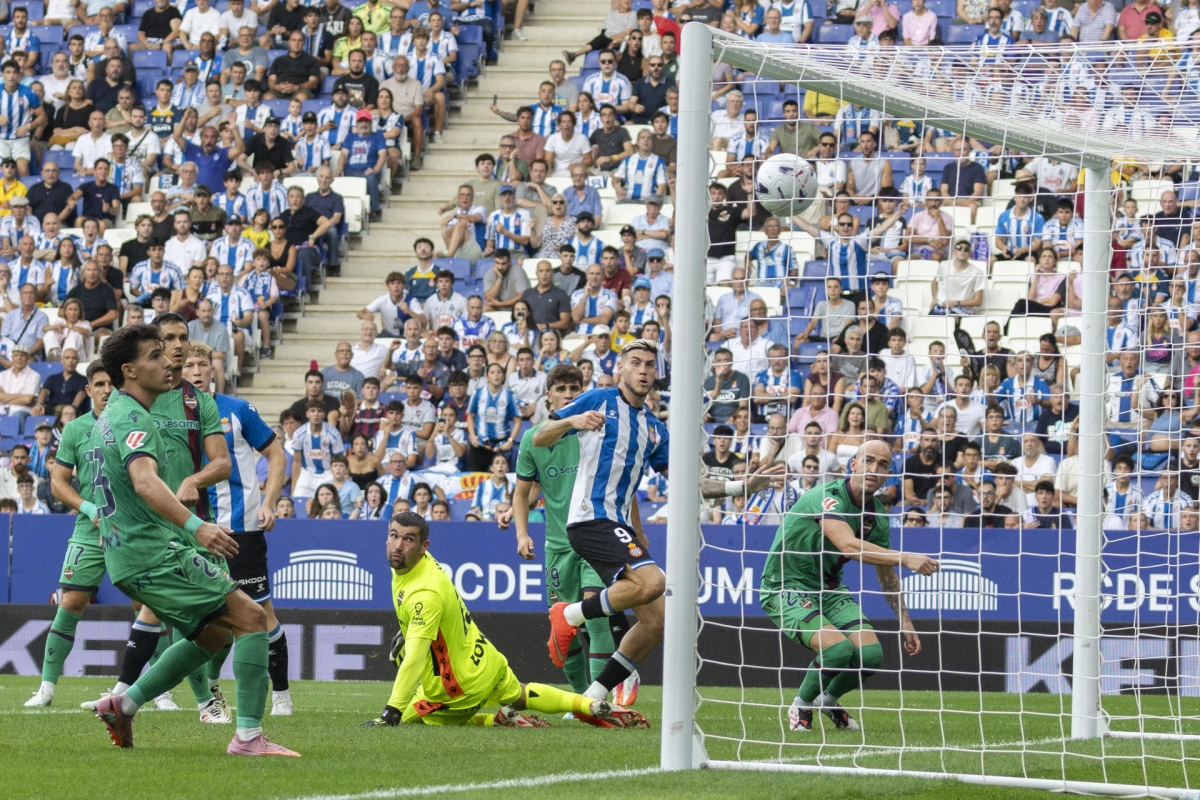 Ni un disparo entre palos: el Levante UD se estrena con una derrota dolorosa ante el RCD Espanyol (3-0)