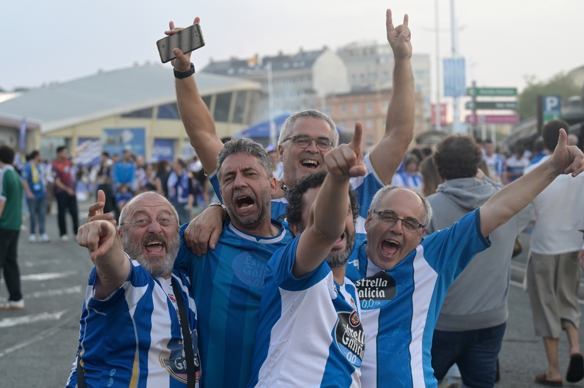 Aficionados del Dépor celebran el ascenso del pasado mayo