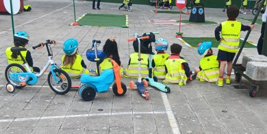Los patinetes y la realidad virtual se incorporan en Alcoy a la formación escolar en movilidad segura y sostenible