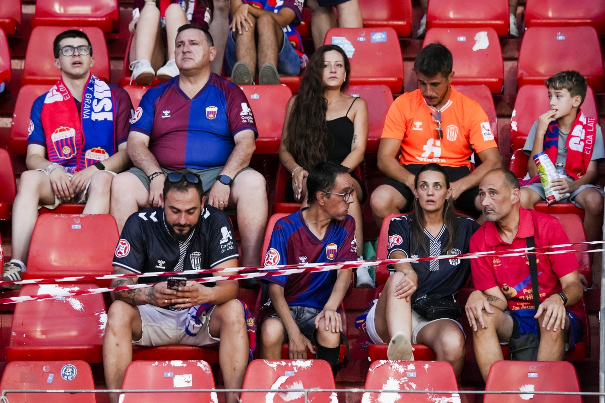 Aficionados del CD Eldense en Almería - Foto: LOF Aficionados del CD Eldense en Almería