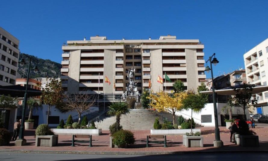 Tirón de orejas de PSOE a PP en Alcoy por la plaza La Rosaleda: 
