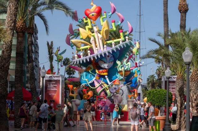 Alicante sopesa habilitar media docena de 'racós' dedicados al ocio no limitados al Centro