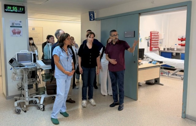 Mónica García recurre a Quirónsalud en Ceuta para prestar servicios médicos mientras lo critica en Madrid