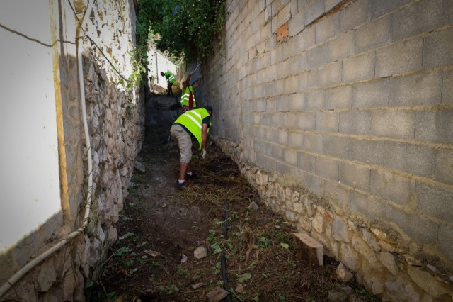 Torrent intensifica la limpieza de imbornales y barrancos ante la previsión de lluvias de septiembre