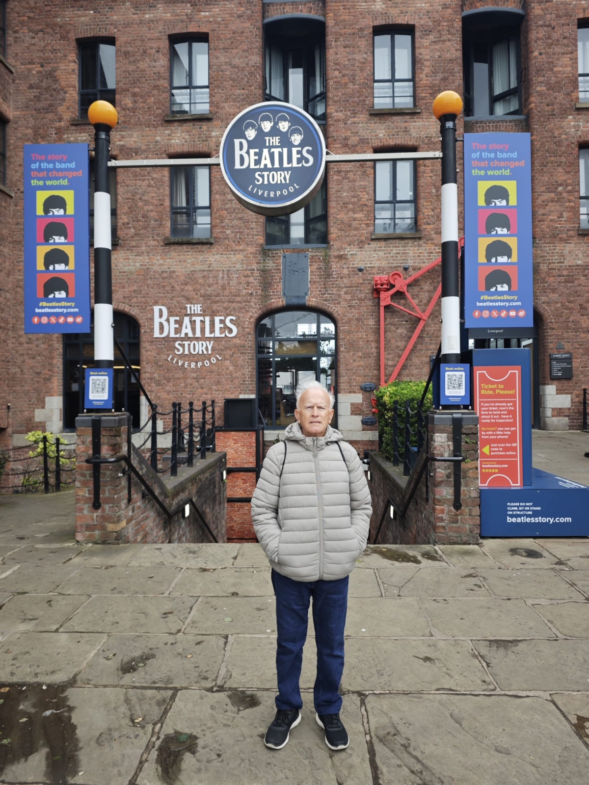 Alfredo Marín en el Museo de Los Beatles - Alfredo Marín en el Museo de Los Beatles