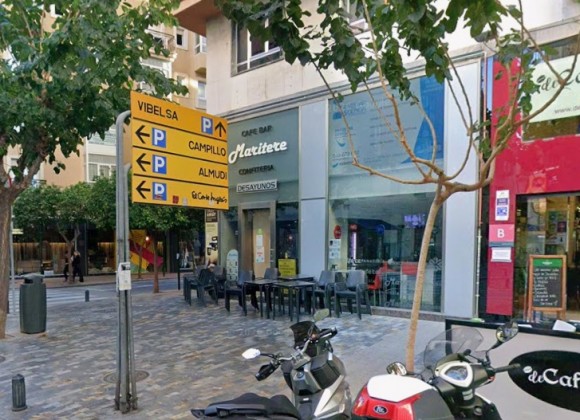 El emblemático Café Confitería Maritere de la calle Santa Teresa de Murcia se vende (junto a un altillo) por 590.000 euros