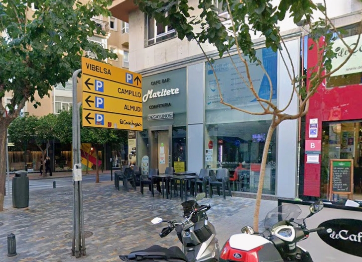 El emblemático Café Confitería Maritere de la calle Santa Teresa de Murcia se vende (junto a un altillo) por 590.000 euros