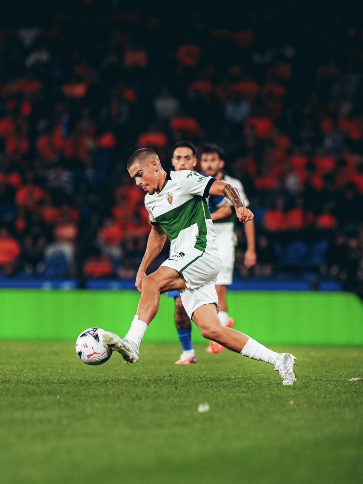 Padilla conduce un balón
