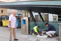 Vila-real y Facsa trabajan en la instalación de una fuente de agua refrigerada en la plaza Mayor