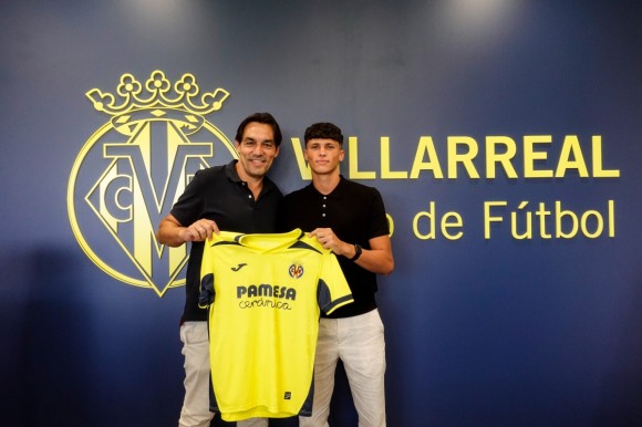 El Villarreal renueva hasta 2031 al joven lateral Dani Budesca