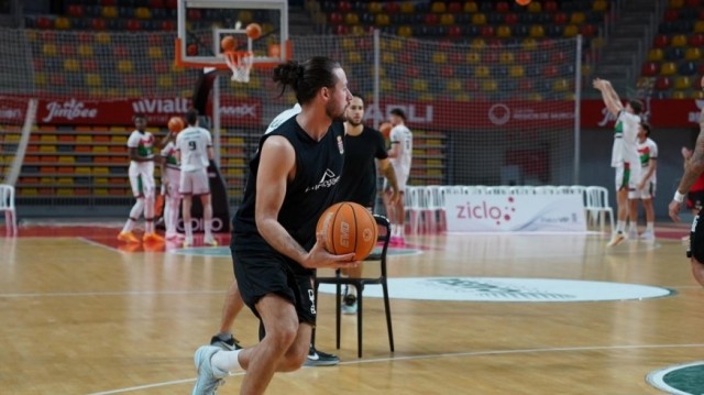 Alberto Martín, quien fue base del Real Madrid, el UCAM Murcia y el Caesa Cartagena, se retira a los 31 años