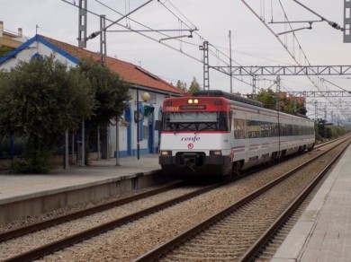 La línea de Cercanías de Castelló-Valencia incrementará un 30% su capacidad con la mejora de su flota
