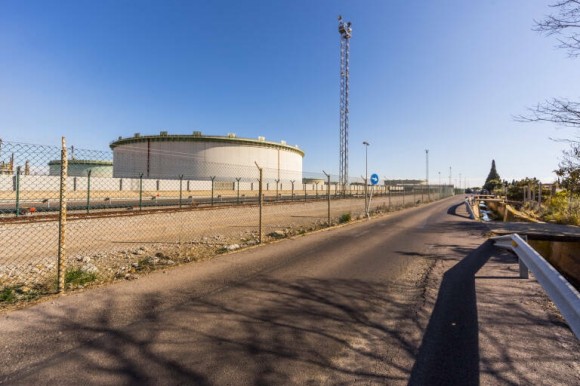 La aprobación del convenio para levantar la gran zona verde desescala la tensión entre Almassora y las empresas del Serrallo