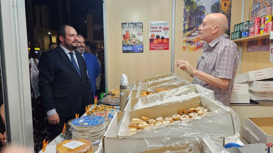 Así es la Feria de Artesanía de Los Alcázares en imágenes: gastronomía, regalos y productos típicos