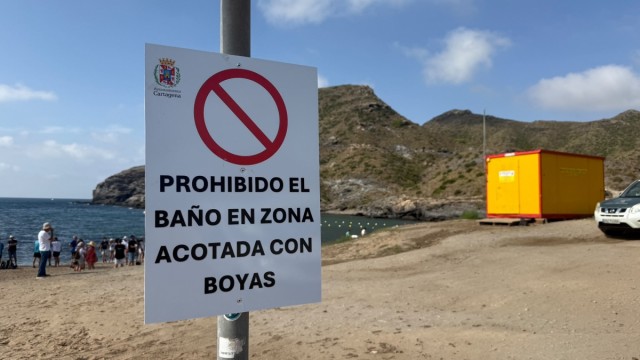 Los vecinos de Cabo de Palos exigen responsabilidades por cuatro años de vertidos en Cala Reona
